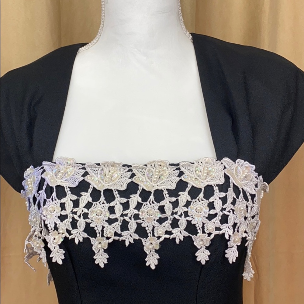 Black and Cream Evening gown - Picture 9 of 15